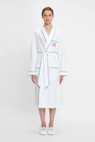 Bata de pijama con ribetes en blanco