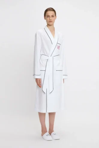 Bata de pijama con ribetes en blanco