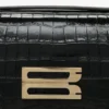 Bolso Dorian en piel negra con relieve Bolso Dorian en piel negra con relieve