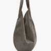 Bolso hobo Plia en color gris guijarro Bolso hobo Plia en color gris guijarro