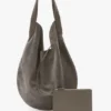 Bolso hobo Plia en color gris guijarro Bolso hobo Plia en color gris guijarro