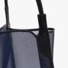 Bolso tote grande Victoria en malla azul marino Bolso tote grande Victoria en malla azul marino