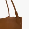 Bolso tote The Victoria grande en piel color tostado Bolso tote The Victoria grande en piel color tostado