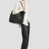 Bolso tote The Victoria grande en piel negra Bolso tote The Victoria grande en piel negra