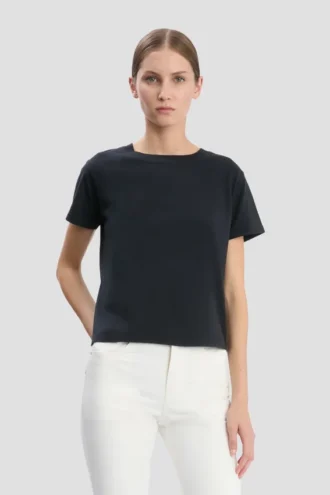 Camiseta entallada en azul marino