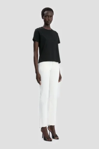 Camiseta entallada en negro