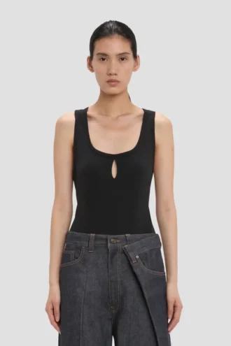 Camiseta sin mangas con abertura en negro
