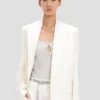 Chaqueta con solapas desmontables en color blanco roto Chaqueta con solapas desmontables en color blanco roto