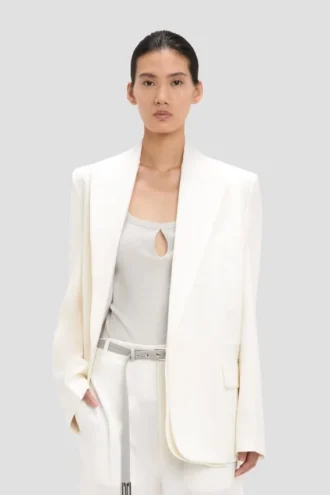 Chaqueta con solapas desmontables en color blanco roto