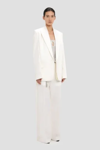 Chaqueta con solapas desmontables en color blanco roto