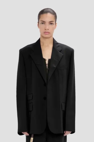 Chaqueta con solapas en V en negro