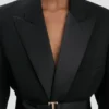 Chaqueta entallada con cinturón en negro Chaqueta entallada con cinturón en negro