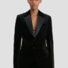 Chaqueta entallada de terciopelo negro Chaqueta entallada de terciopelo negro