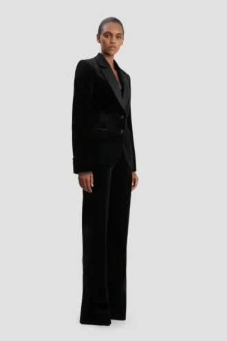 Chaqueta entallada de terciopelo negro