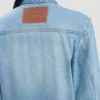 Chaqueta vaquera de estilo camionero en azul tradicional Chaqueta vaquera de estilo camionero en azul tradicional