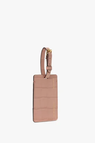 Etiqueta de equipaje en piel con relieve de cocodrilo en rosa palo