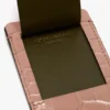 Etiqueta de equipaje en piel con relieve de cocodrilo en rosa palo Etiqueta de equipaje en piel con relieve de cocodrilo en rosa palo