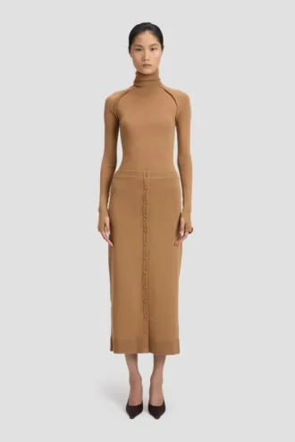 Falda midi con botones en color camel