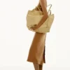 Falda midi con botones en color camel Falda midi con botones en color camel