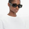 Gafas de sol con detalle de monograma en negro Gafas de sol con detalle de monograma en negro
