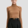 Jersey de cuello alto en color camel oscuro Jersey de cuello alto en color camel oscuro