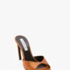 Mule Harlow 100 en satén bronce Mule Harlow 100 en satén bronce