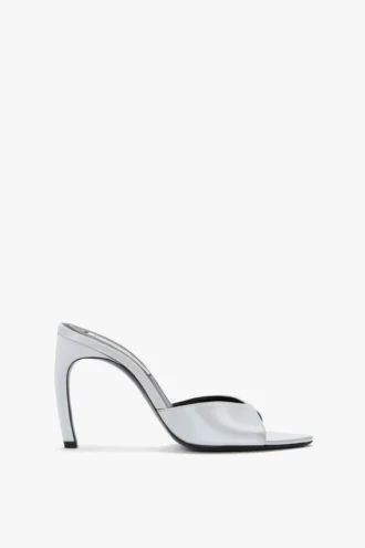 Mule Harlow 100 en satén color magnesio