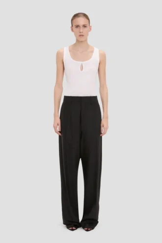 Pantalón de corte acampanado en negro