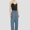 Pantalón de pierna curvada en azul nube