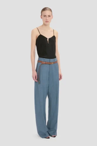pantaln de pierna curvada en azul nube 2 330x495 - Pantal&oacute;n de pierna curvada en azul nube