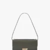 Pochette Dorian en piel de color oliva oscuro Pochette Dorian en piel de color oliva oscuro