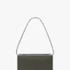 Pochette Dorian en piel de color oliva oscuro Pochette Dorian en piel de color oliva oscuro