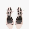 Sandalia de tacón de aguja Eliza 75 en piel rosa pálido Sandalia de tacón de aguja Eliza 75 en piel rosa pálido