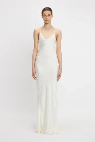 Vestido camisero de encaje en color marfil
