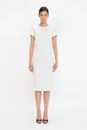 Vestido camiseta ajustado en color marfil