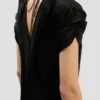 Vestido con hombros retorcidos en negro