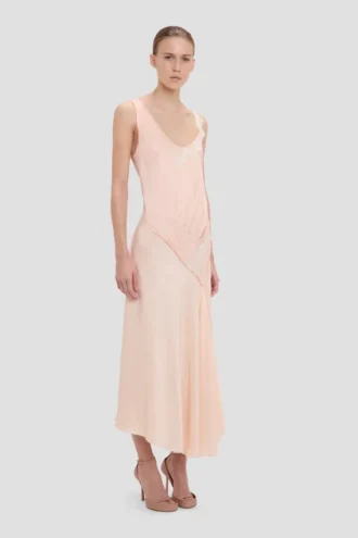 Vestido de encaje en color flor