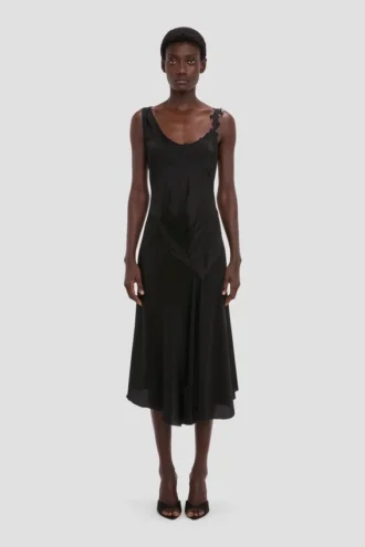 Vestido de encaje en negro