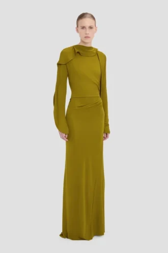 Vestido drapeado de cuello cerrado en color musgo