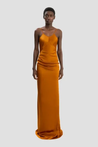 Vestido largo con tirantes drapeados en color bronce