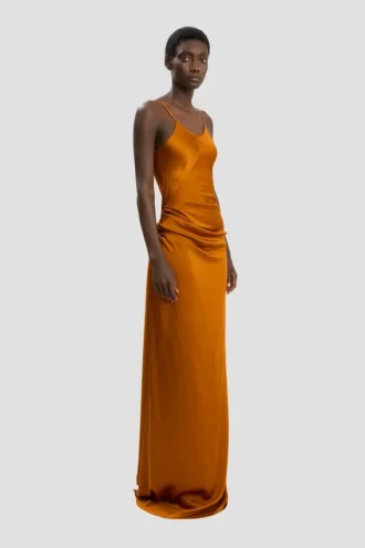 Vestido largo con tirantes drapeados en color bronce