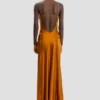Vestido largo con tirantes drapeados en color bronce