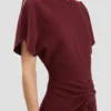 Vestido midi Bela en color burdeos Vestido midi Bela en color burdeos