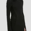 Vestido midi de cuello alto en negro Vestido midi de cuello alto en negro
