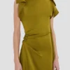 Vestido midi drapeado en color musgo Vestido midi drapeado en color musgo
