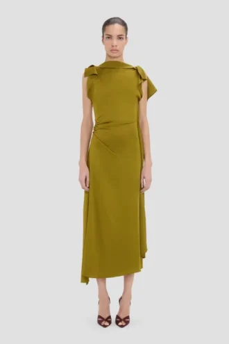 Vestido midi drapeado en color musgo